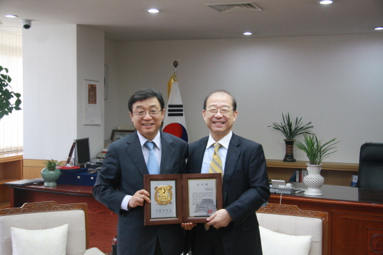 오연천 총장과 김철호 카이스트 교수