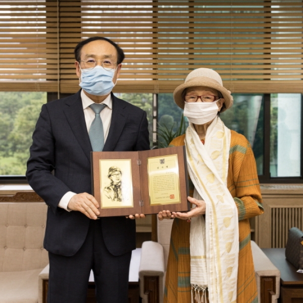 인도박물관 김양식 관장, 5억원 쾌척
