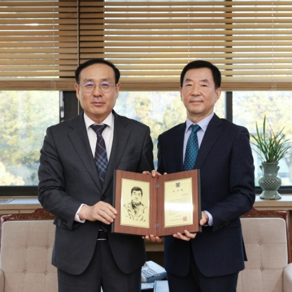 수의과대학 김대용 교수, 발전기금 1억원 약정