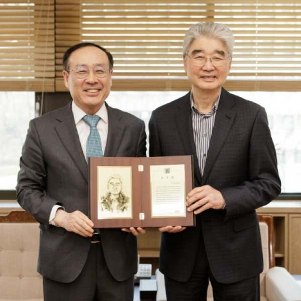 前 최신물산 회장 최원갑 동문, 발전기금 1억1,000만원 쾌척