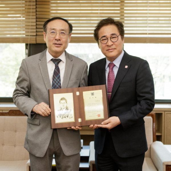 캐릭터 완구업계 글로벌기업 오로라월드 노희열 회장, 서울대학교 비교경제연구센터 기금 1억원 약정