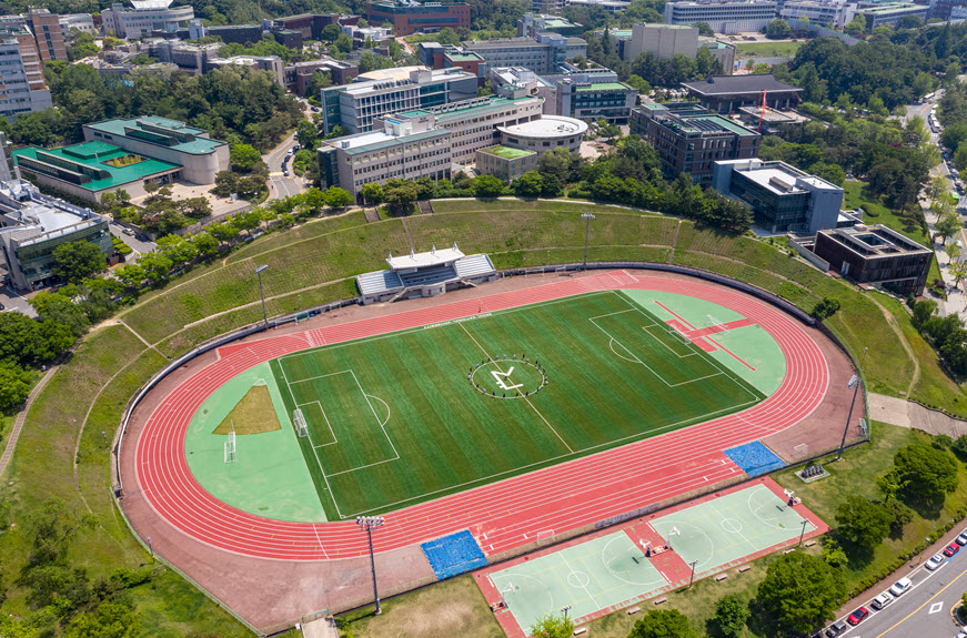 다양한 스포츠 활동이 이뤄지는 서울대학교 종합운동장(대운동장) 전경