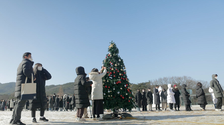 “행정관 앞 잔디광장 이름짓기 공모전” 현장 투표 모습