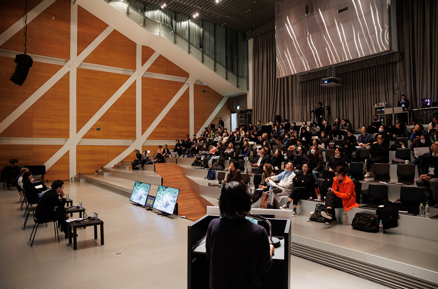 3월 3일 서울대 미술관 MoA 오디토리엄에서 개최된 '순환성' 주제의 국제 심포지엄