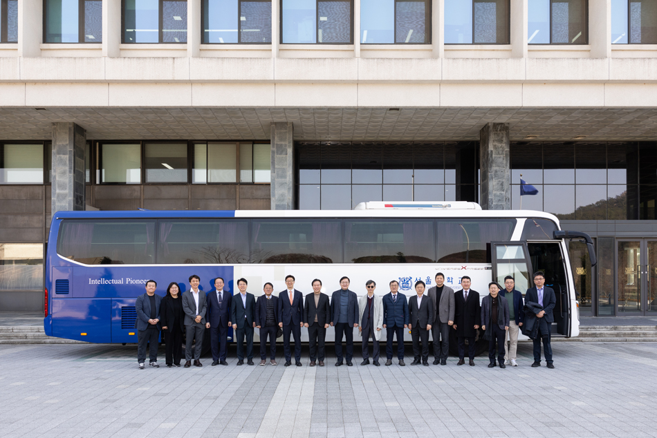대학동 고시촌 소상공인 상생버스 개소식 현장 – 3월 14일, 서울대학교 행정관 앞