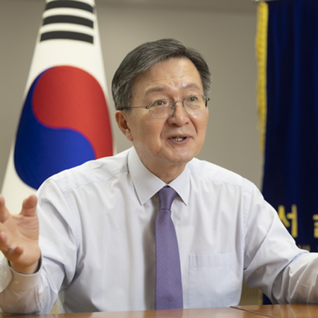 “이젠 이성보다 감성, 나보다 우리…서울대 '진리는 나의 빛'부터 넘어서야”