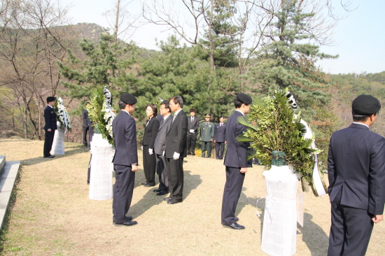 추모 기념식의 오연천 총장