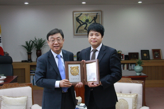 오연천 총장과 장인수 대표