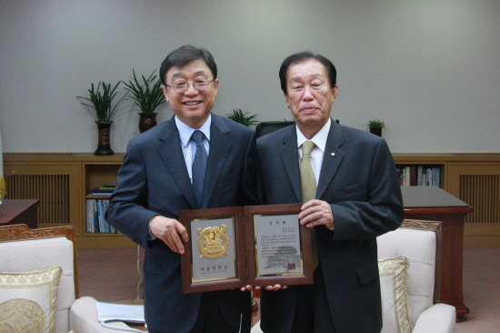 오연천 총장과 장용택 회장