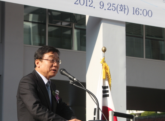 축사하는 오연천 총장