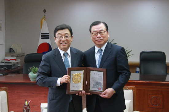 오연천 총장과 박준현 대표이사