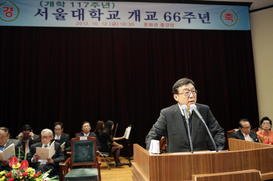 축사하는 오연천 총장
