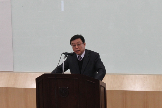 축사중인 오연천 총장
