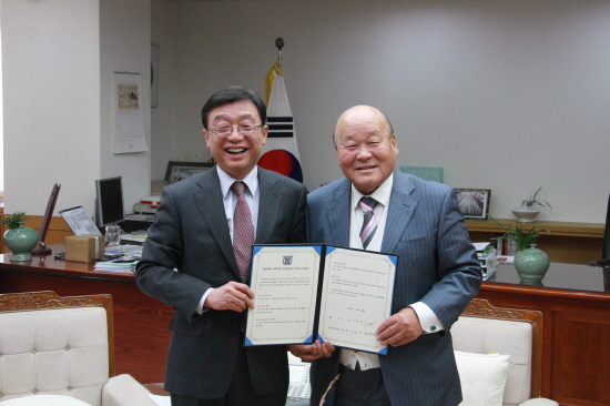 오연천 총장과 이예식 명예회장