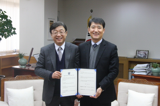 오연천 총장과 박영찬 대표이사