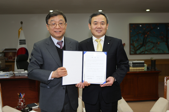오연천 총장과 신충식 행장
