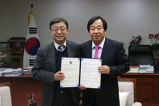 오연천 총장과 손주은 대표이사