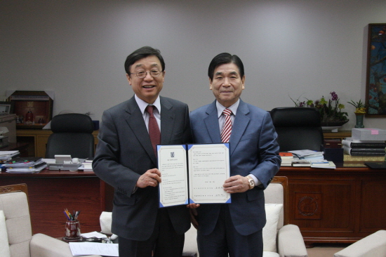 오연천 총장과 조경일 회장