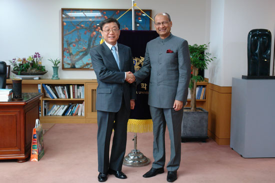 오연천 총장과 H. E. Vishnu Prakash 인도 대사
