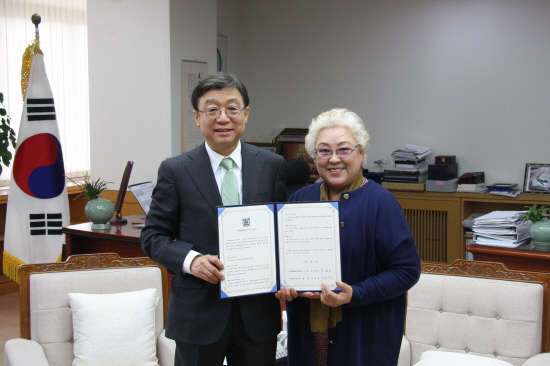 오연천 총장과 박영희 이사장