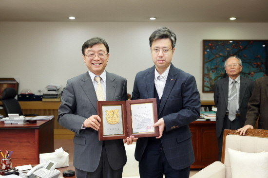 오연천 총장과 신상훈 선생