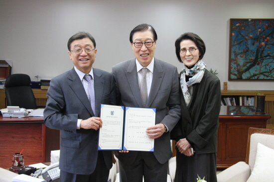 오연천 총장과 윤덕우 회장 부부