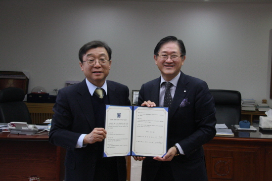 오연천 총장과 아모레퍼시픽 서경배 회장
