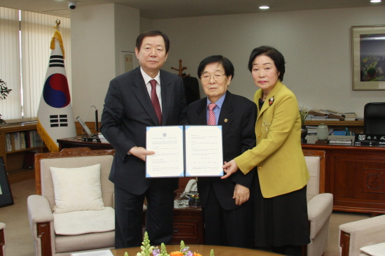 성낙인 총장과 구인환 명예교수