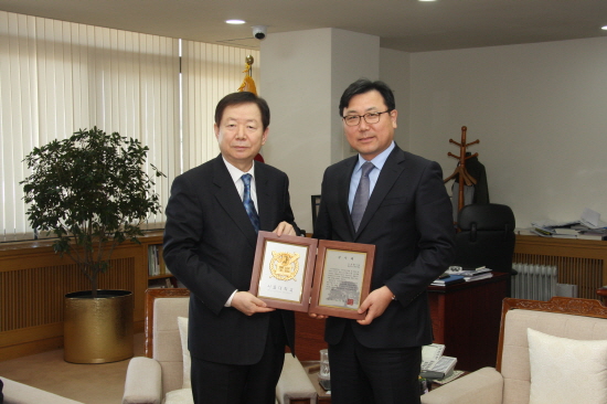 성낙인 총장과 도성환 이사장