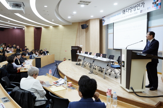 축사하는 성낙인 총장