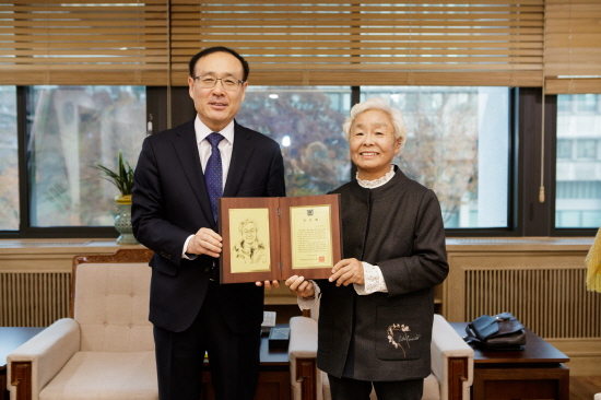 오세정 총장과 고옥자 여사