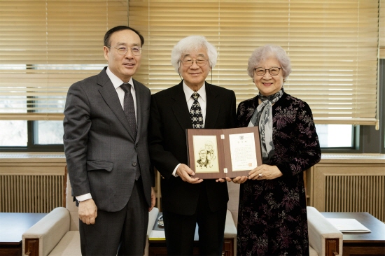 오세정 총장과 정해문・김옥진 동문 부부