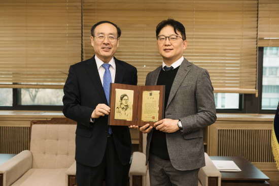 오세정 총장과 장대익 교수