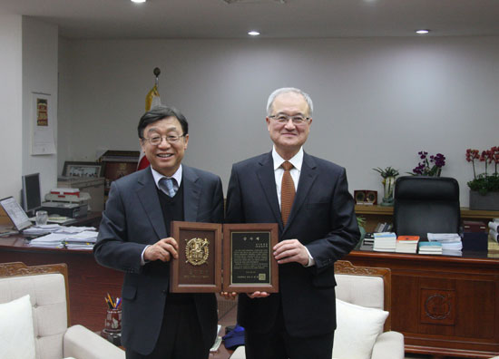 오연천 총장과 영원무역 성기학 회장