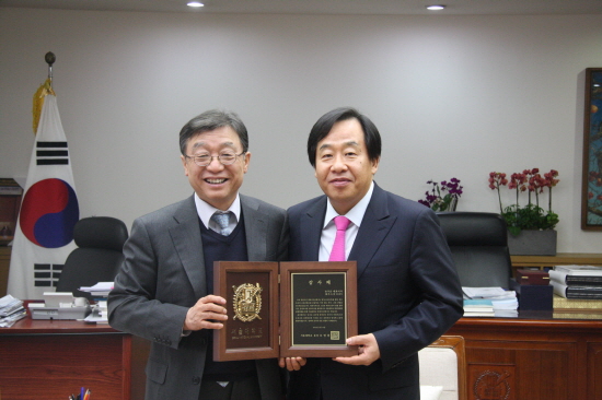 오연천 총장, 손주은 대표이사회장
