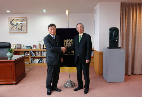 오연천 총장과 Hideki Fukuda 총장