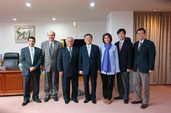 오연천 총장과 Andullatif Ahmed Al-Bader  Kuwait University 총장 일행